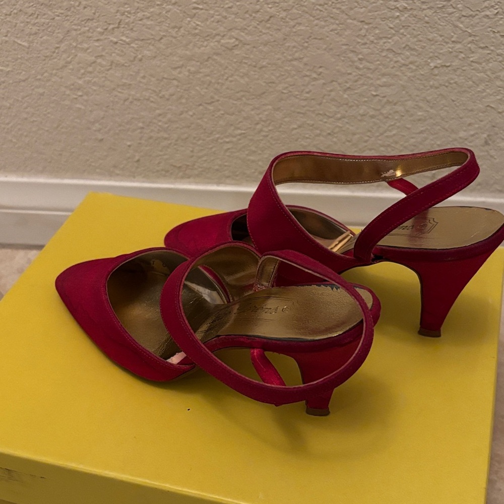Chic Red Slingback Heels - Picture 2 of 2